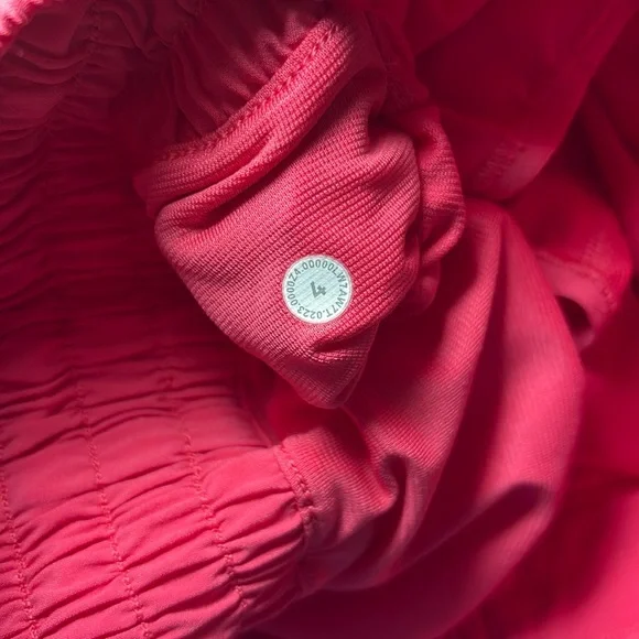 LIKE NEW Lululemon Hotty Hot High Rise Lined Short 4” lip gloss pink size 4 - Picture 3 of 7